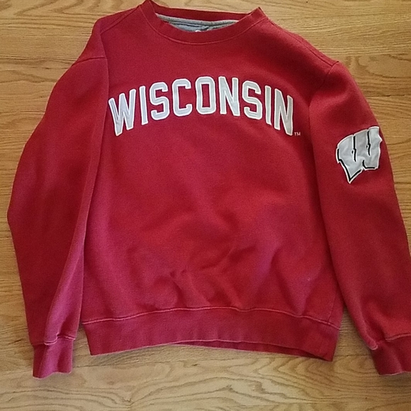 Sweaters - Vintage WI Badgers sz M